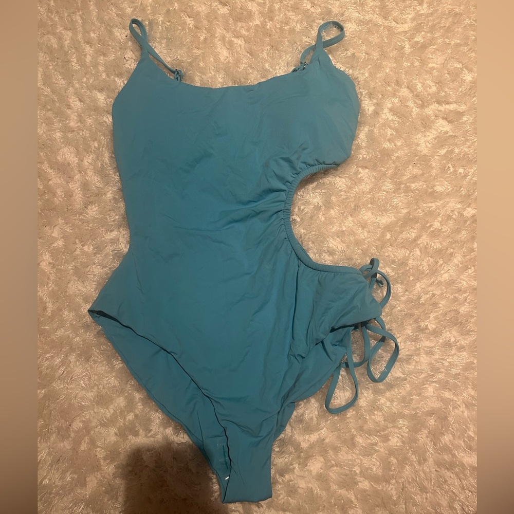 Dippin daisys one peice blue bathingsuit. Never worn.